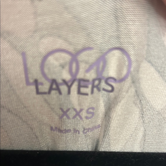 Abstract Patterned Sleeveless Top - Picture 2 of 2